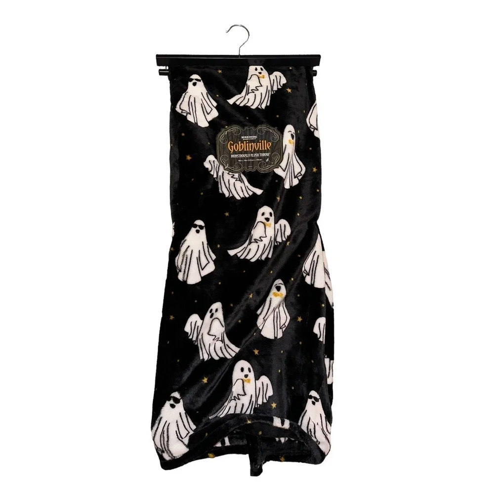 Berkshire Plush Throw‎ 50x70 Black New Halloween Ghost Goblinville Blanket